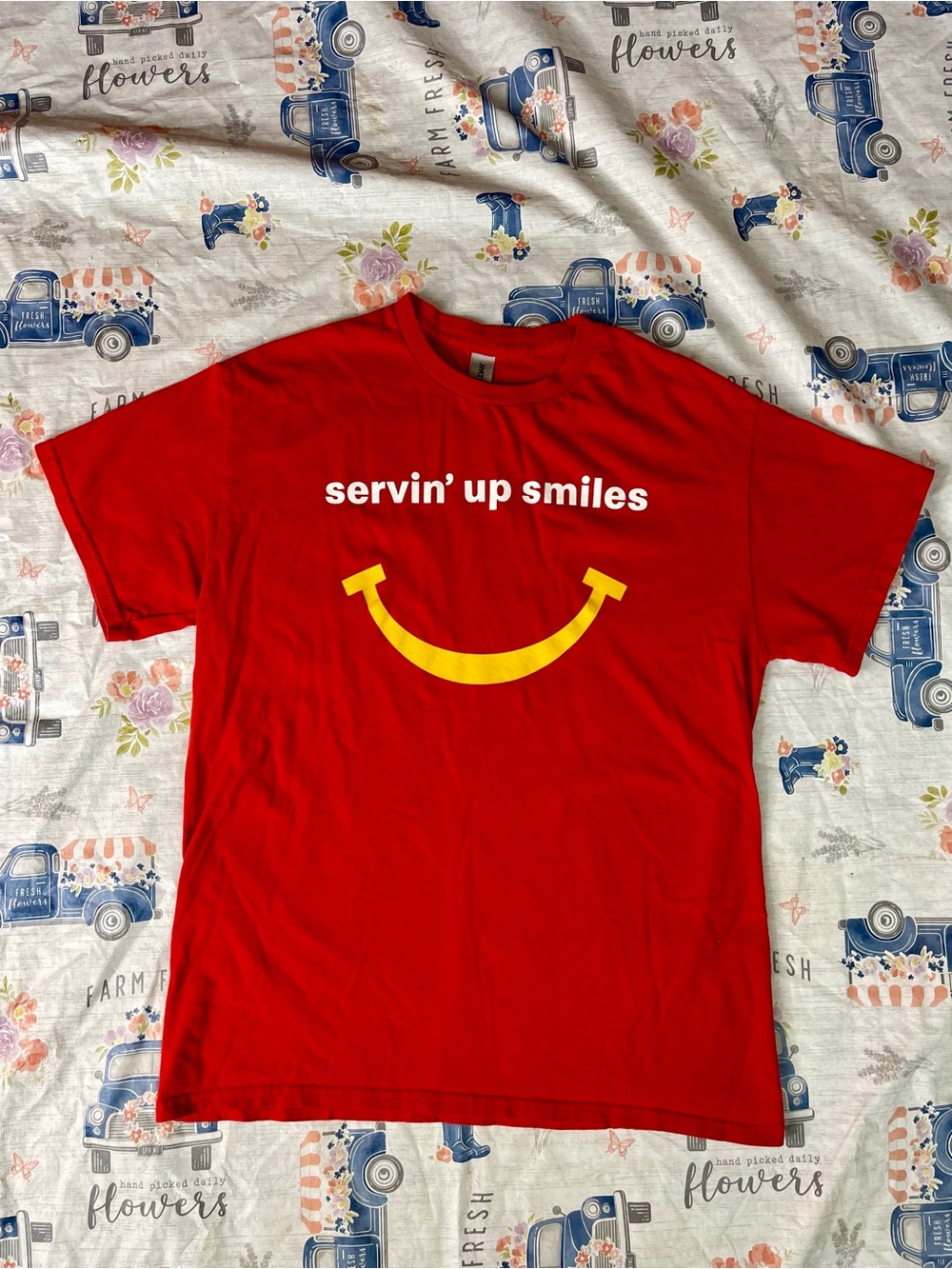 McDonalds Red Servin’ Up Smiles Happy Face Smiley I’m Lovin It Tee Medium